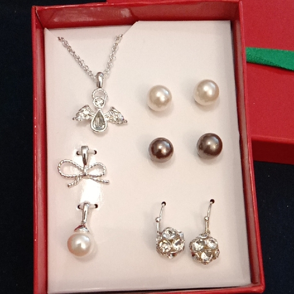 💍Avon Festive Interchangeable Pendants & Earrings Gift Set - Picture 1 of 5